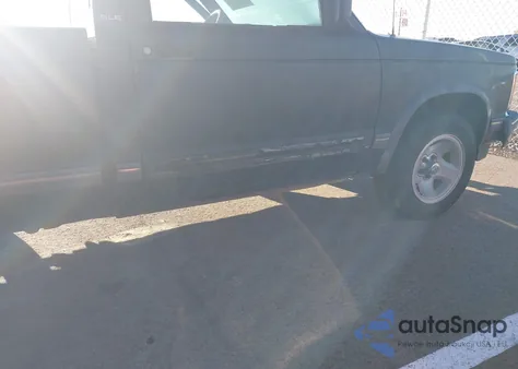 1993 GMC Sonoma из США, поврежденный, VIN 1GTCS14R7P8521833